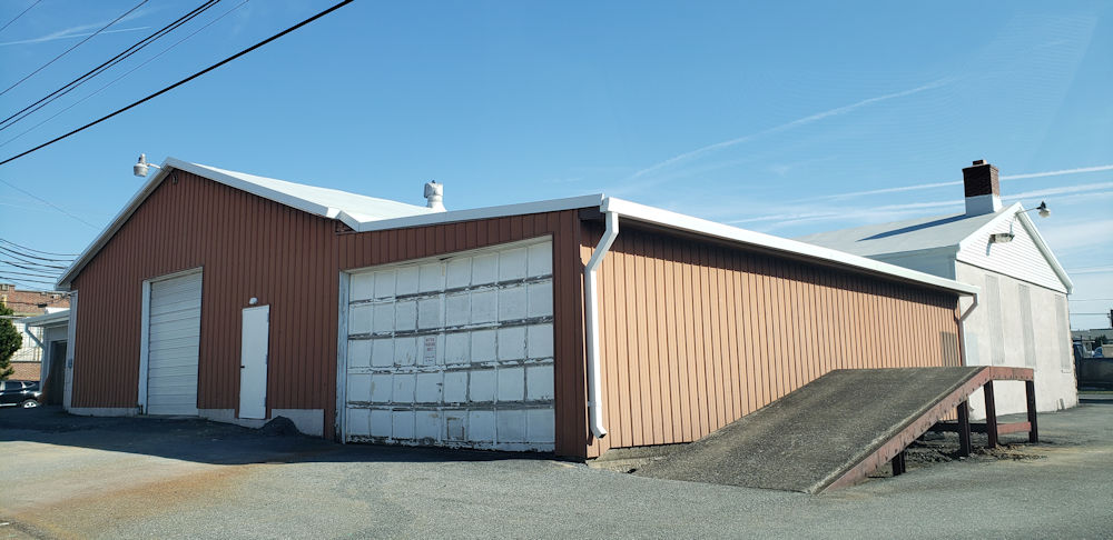 1513 E. Congress Loading Door View Photo